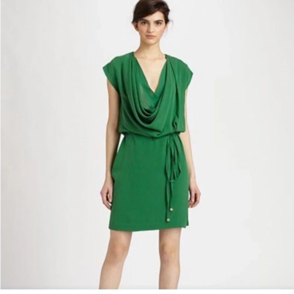 Diane Von Furstenberg Silk Reara Dress 8 Kelly Green Sleeveless Cowl Neck Luxury